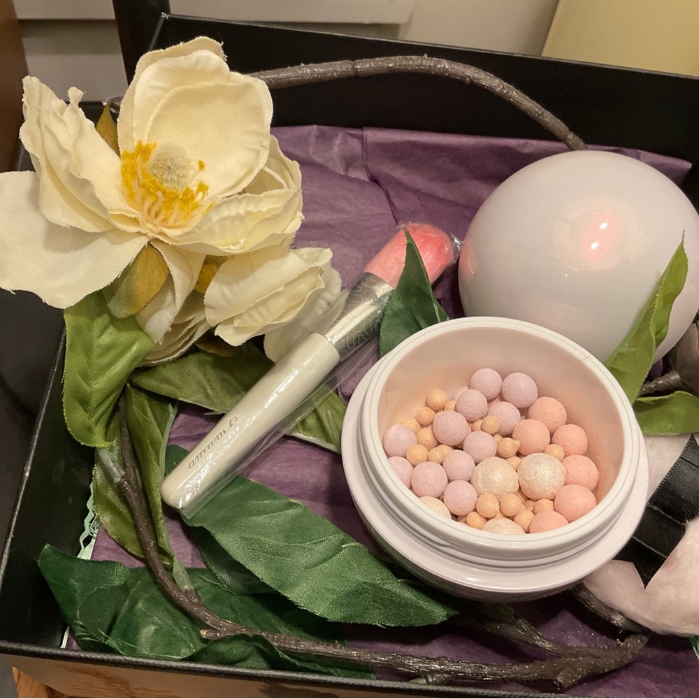 Guerlain Paris glow pearls and blush set sale